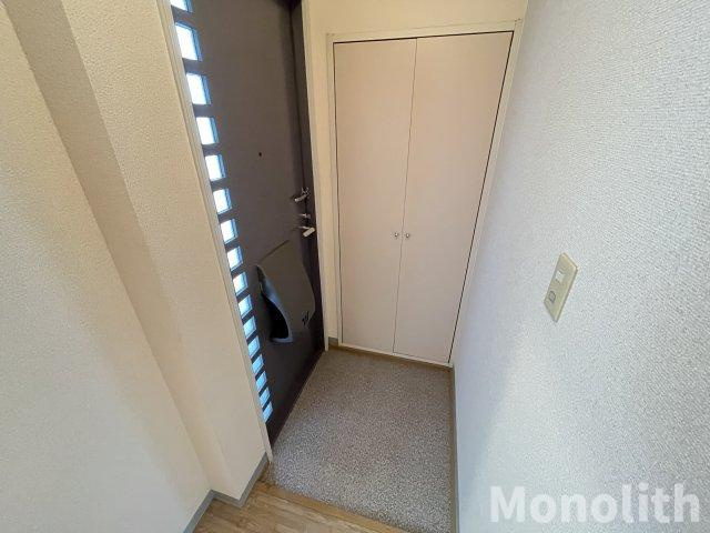パル今福B棟の玄関