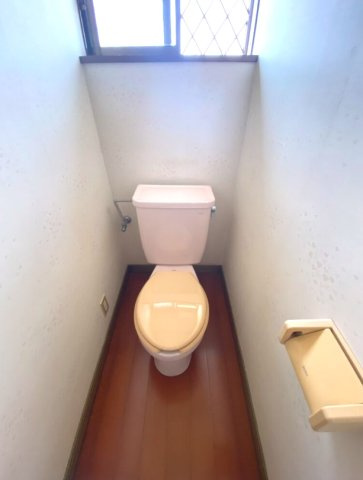 大網白里市永田　中古住宅のトイレ|敷地約98坪 ５DK　JR外房線大網駅徒歩約19分 リビング防音 カーポート2台 ユニットバス
