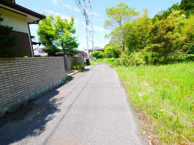 大網白里市永田　中古住宅の前面道路含む現地写真|敷地約98坪 ５DK　JR外房線大網駅徒歩約19分 リビング防音 カーポート2台 ユニットバス
