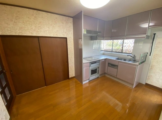 大網白里市永田　中古住宅のキッチン|敷地約98坪 ５DK　JR外房線大網駅徒歩約19分 リビング防音 カーポート2台 ユニットバス