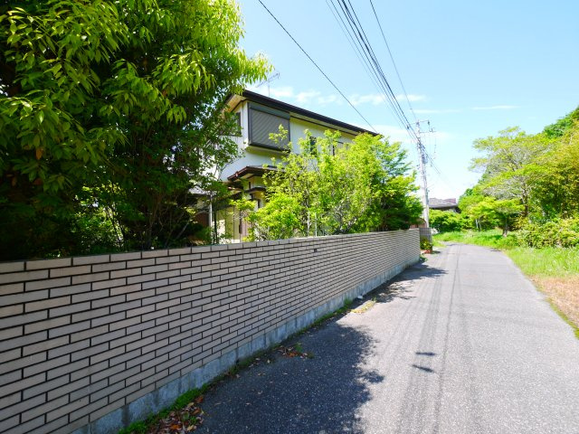 大網白里市永田　中古住宅の前面道路含む現地写真|敷地約98坪 ５DK　JR外房線大網駅徒歩約19分 リビング防音 カーポート2台 ユニットバス