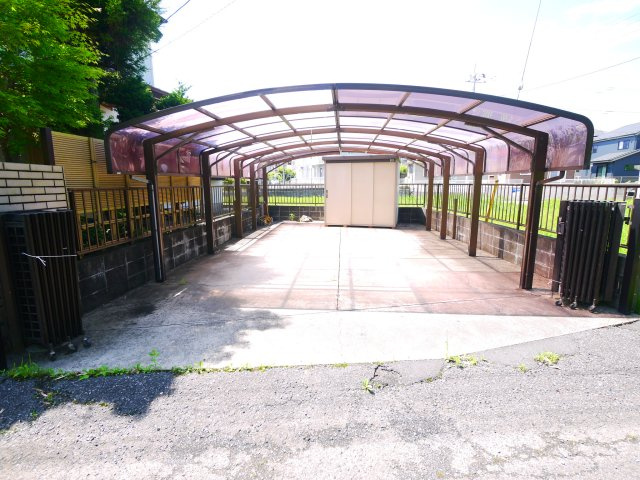 大網白里市永田　中古住宅の駐車場|敷地約98坪 ５DK　JR外房線大網駅徒歩約19分 リビング防音 カーポート2台 ユニットバス