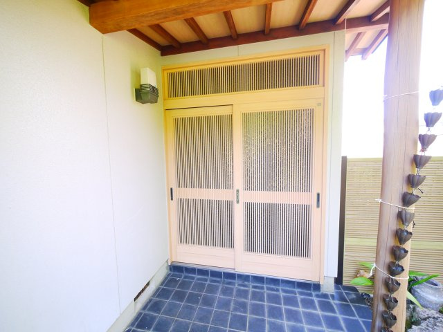 大網白里市永田　中古住宅の玄関|敷地約98坪 ５DK　JR外房線大網駅徒歩約19分 リビング防音 カーポート2台 ユニットバス