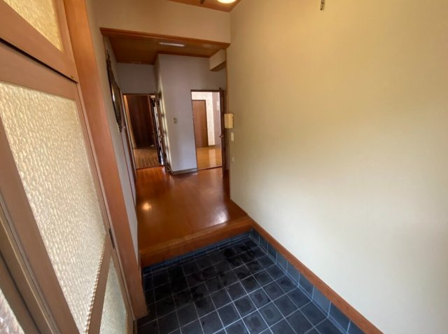 大網白里市永田　中古住宅の玄関|敷地約98坪 ５DK　JR外房線大網駅徒歩約19分 リビング防音 カーポート2台 ユニットバス