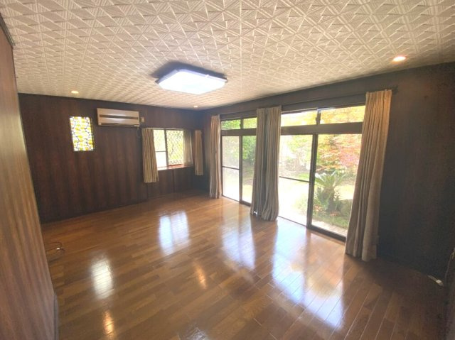 大網白里市永田　中古住宅の居間・リビング|敷地約98坪 ５DK　JR外房線大網駅徒歩約19分 リビング防音 カーポート2台 ユニットバス