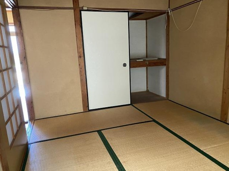 鳴滝藤ノ木町の和室|押し入れもあるので収納可能です♪