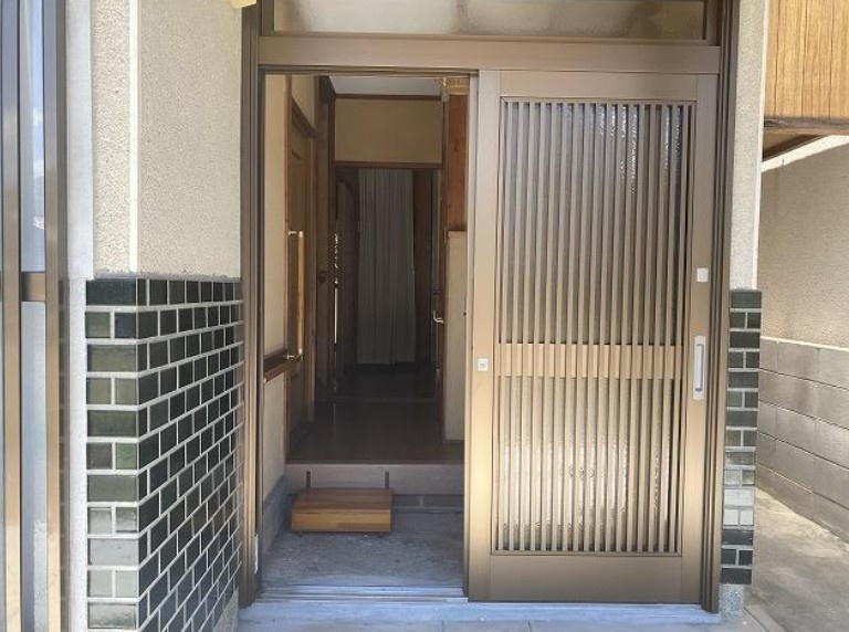 鳴滝藤ノ木町の玄関|玄関建具2024年5月に新調しております！