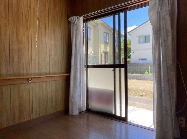 鳴滝藤ノ木町の洋室|４.5帖の洋室が１階と２階にございます♪