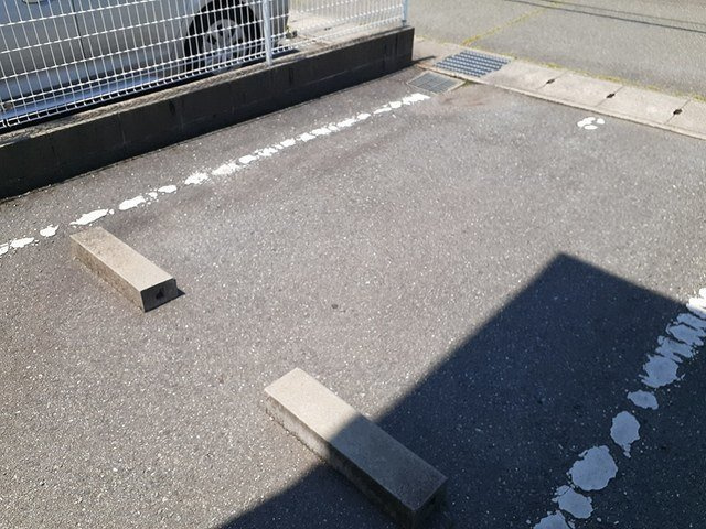 フラッツネオシティーの駐車場