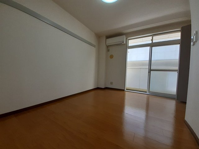 フラッツネオシティーの居間・リビング