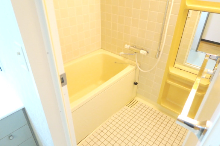 川口幸町パーク・ホームズの浴室|別号室の参考写真です。