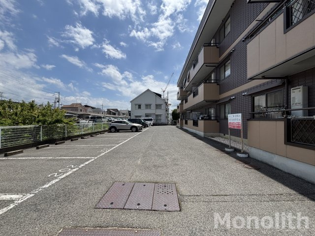 ロイヤルアイフティの駐車場