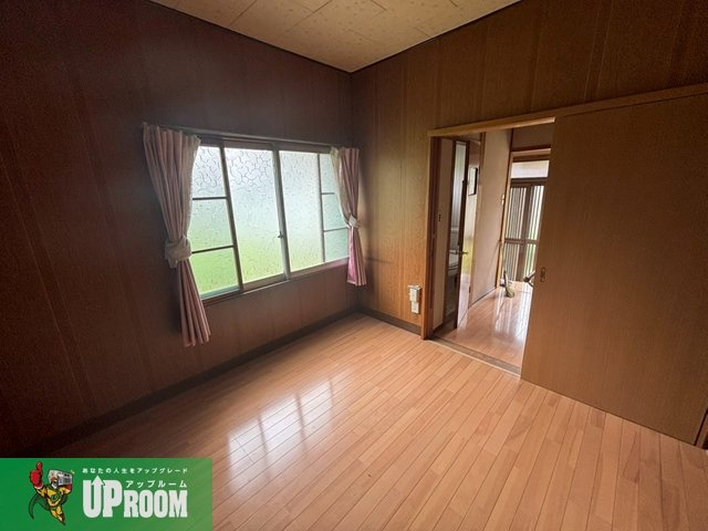 高蔵寺町北２丁目貸家の洋室