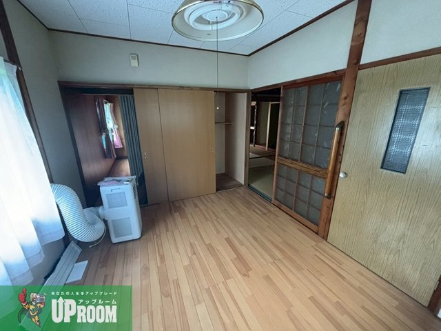 高蔵寺町北２丁目貸家の居間・リビング