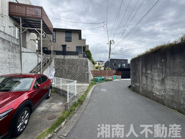 鎌倉市津西１丁目戸建ての前面道路含む現地写真|前面道路含む現地写真です