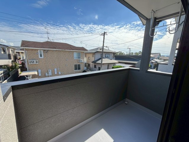 西伊敷4丁目　新築戸建て①のバルコニー|東南向きで陽当たり良好なバルコニーです。