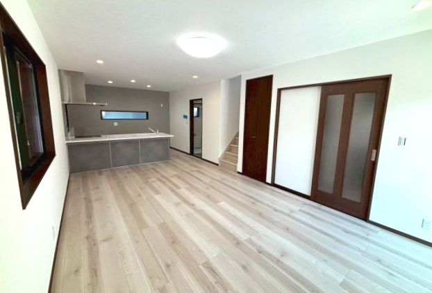 西伊敷4丁目　新築戸建て①の居間・リビング|快適なお家時間を過ごせます。