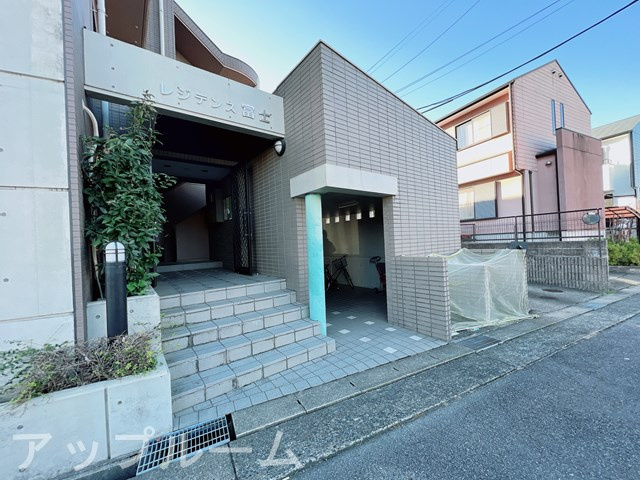 レジデンス富士のエントランス