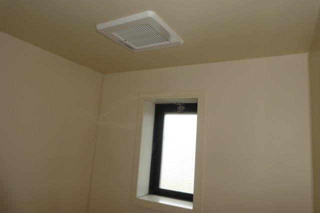 サンキャロットＡの浴室|浴室窓・換気扇