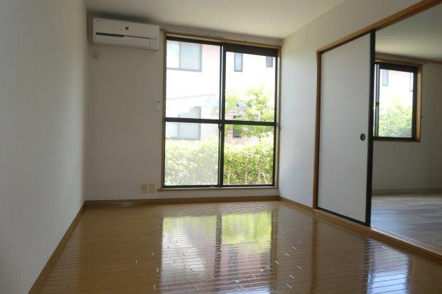 サンキャロットＡの居間・リビング|洋室