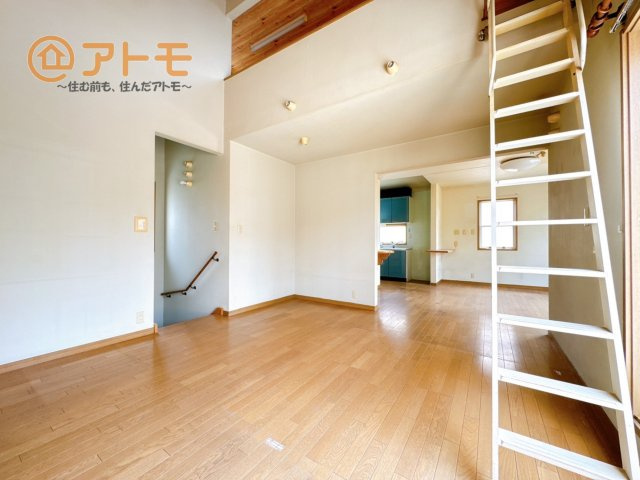 【居間・リビング】 | 沼津市大岡　中古一戸建て　