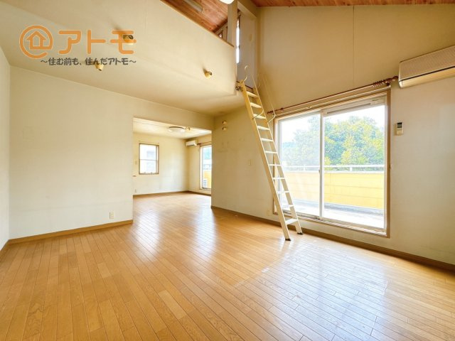 【居間・リビング】 | 沼津市大岡　中古一戸建て　