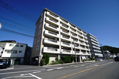 【外観】 | 【上質リノベ】三滝コーポラス | 【資料には掲載していない情報】
物件の陽当りや通風・仕様設備やお部屋の大きさの比較、
近隣・周辺環境や街並みなど、資料には掲載していない情報が
現地にはたくさんあります。是非ご確認ください。