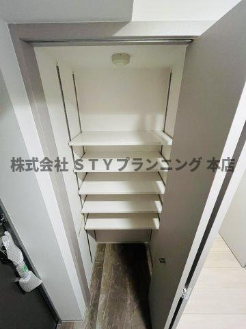 仲介手数料０円！ポルタニグライーストの収納