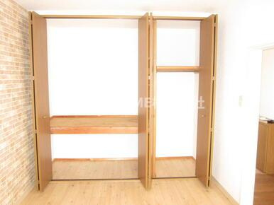 ナビハイム柏原Ⅱの収納|洋室についている収納です＊