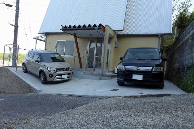 【駐車場】 | 古志原2丁目　フルリノベーション戸建 | 駐車スペースもあります