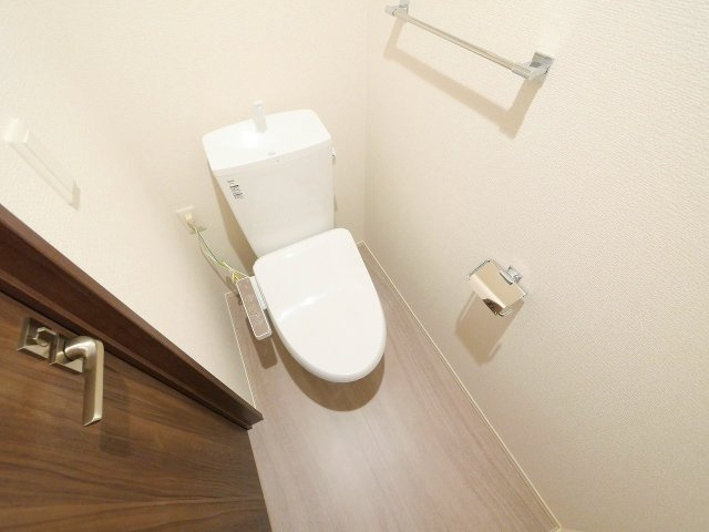 リシェエンファントのトイレ|落ち着いた色調のトイレです