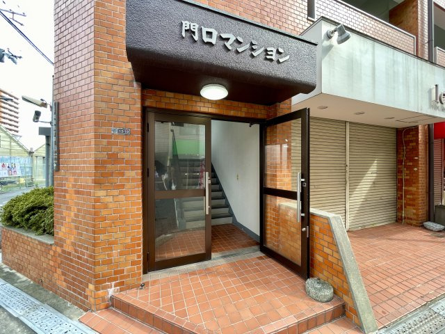 第一門口マンションのエントランス