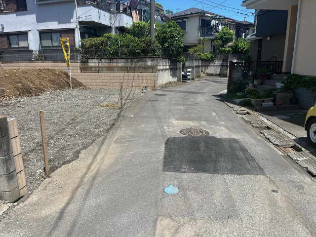 所沢市下安松 全1区画 56坪 宅地分譲の前面道路含む現地写真