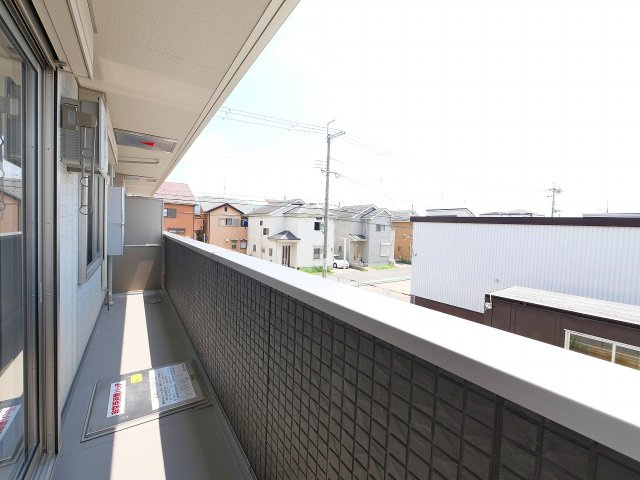 リシェエンファントのバルコニー|外からの目が気にならないバルコニーで洗濯物が干せます