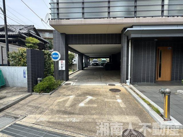 メゾンエクレーレ鎌倉由比ヶ浜の駐車場|駐車スペースもあります