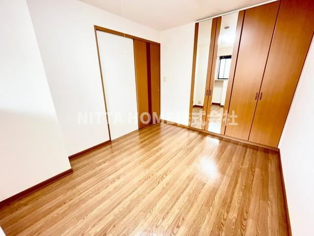 マルベリーの洋室|５．５帖の洋室です＊収納もついています◎