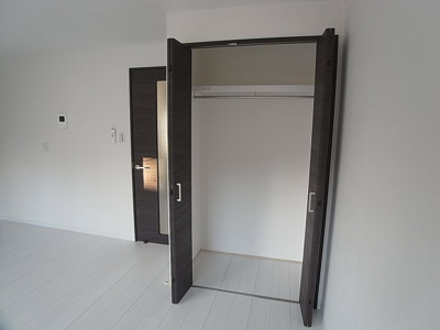 【収納】 | カサブランカビル | 幅広のクローゼット収納