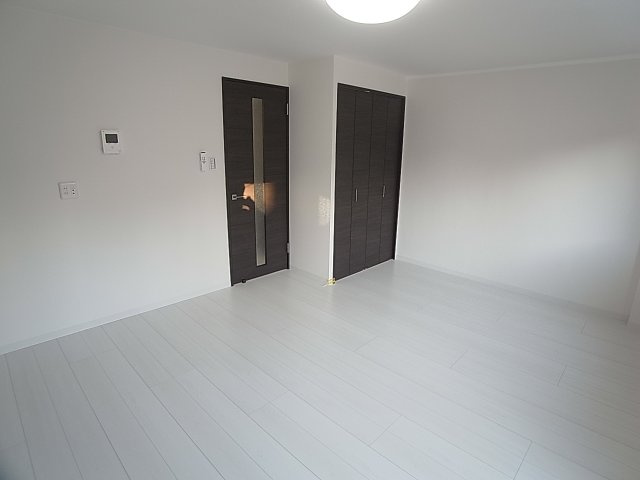 カサブランカビルの内装|白基調の綺麗な室内