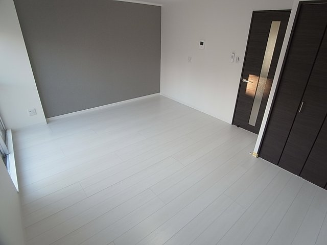 カサブランカビルの内装|お洒落なデザインクロスを採用