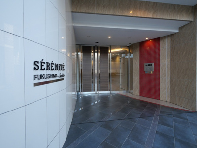 【エントランス】 | SERENiTE福島scelto | 清潔なエントランスです