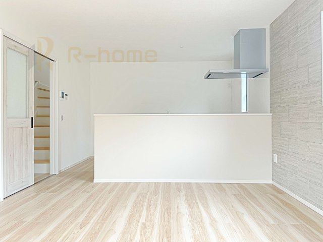 取手市西11期　新築戸建て　1号棟のキッチン|対面式で会話をしながら家事ができます♪コンロ前も壁がない嬉しい仕様！