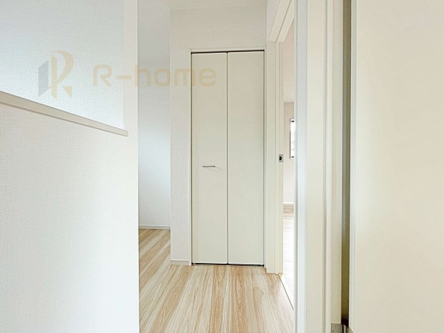 取手市西11期　新築戸建て　1号棟の収納|掃除機などの収納に便利なホール収納！