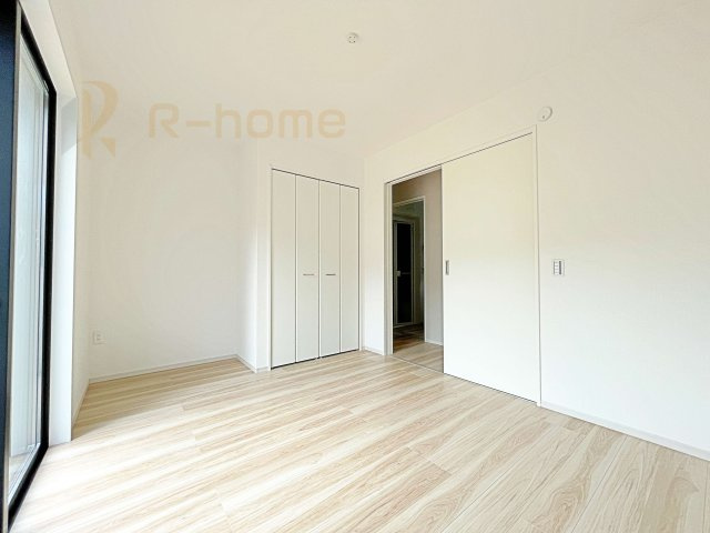 取手市西11期　新築戸建て　1号棟の和室|1階洋室はゲストルーム、キッズスペースとしても利用可能♪
開放してリビングと繋げればゆとりの大空間！