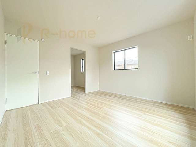 取手市西11期　新築戸建て　1号棟の洋室|収納便利なウォークインクローゼット付きの洋室♪
明るく風通しの良いお部屋です♪
