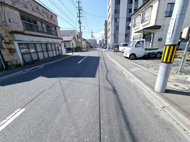 クレイドルガーデン吹上第４　２号棟の前面道路含む現地写真