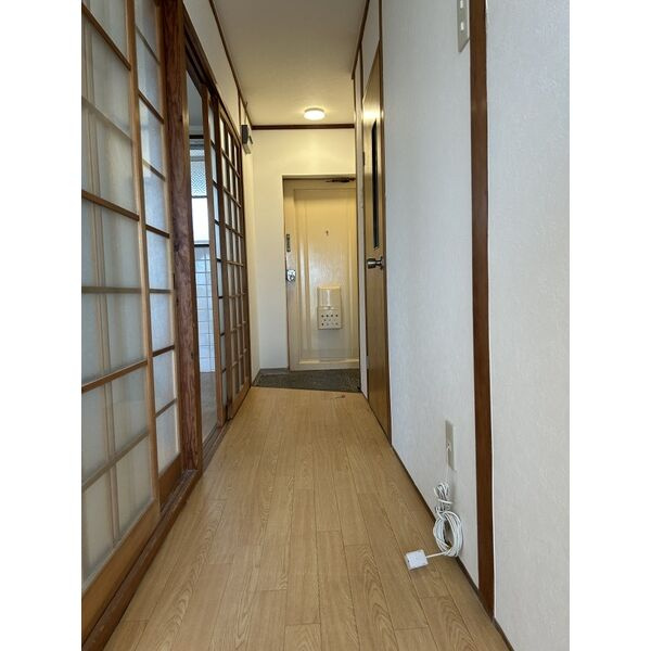 シャトー東洋の玄関