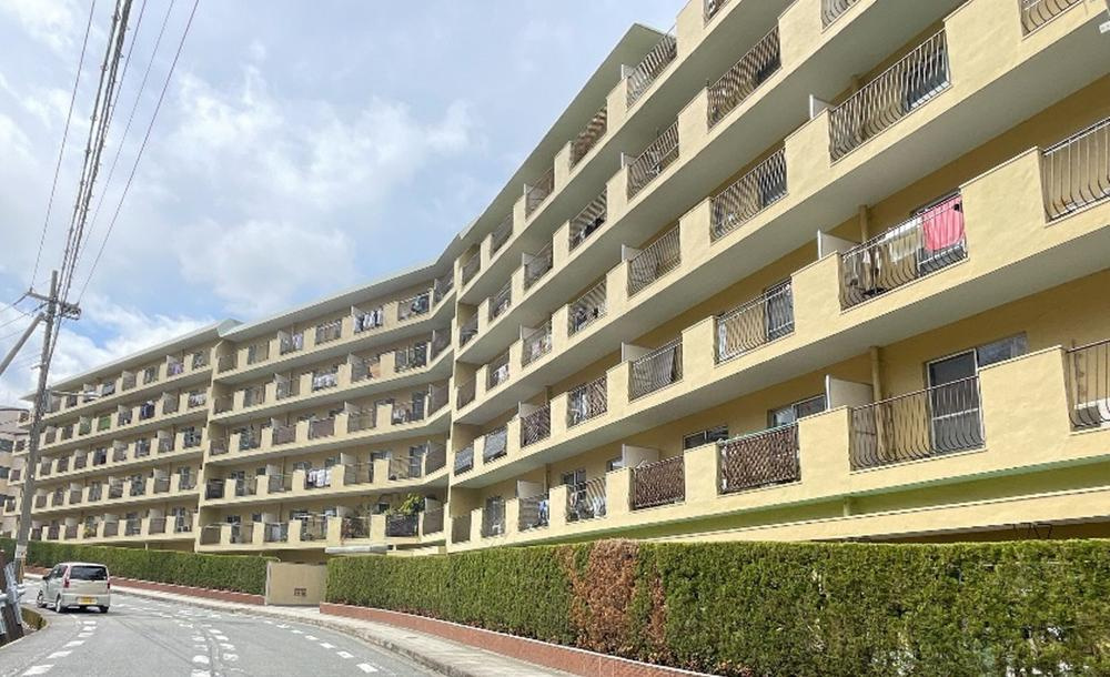 メゾン枚方岡山手の外観|新しい生活にいかがでしょうか？外観はお住まいの顔になります。こだわりたいポイントですね。水回りリフォームやリノベーションも承ってます。
■現地見学・資金計画相談・住宅ローン相談もお問合せ受付中■