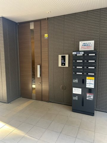 カーサラッゾ巣鴨のエントランス