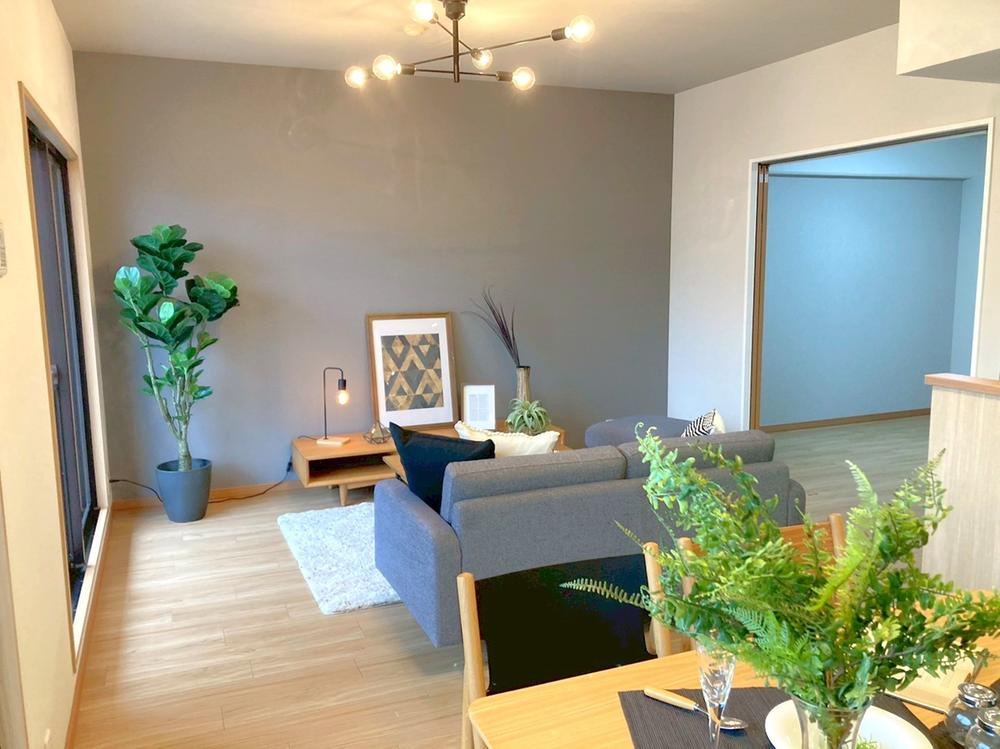 ステイツ南楠葉の居間・リビング|LDK15.15帖
■物件内覧・資金計画相談・住宅ローン相談、リフォーム相談、お問合せ受付中■
※当日・翌日のご内覧、ご相談はお電話でのお問合せがスムーズです！