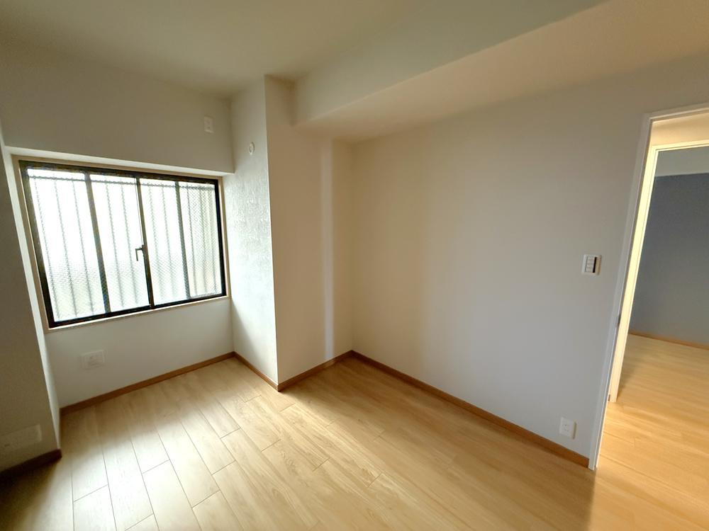 ステイツ南楠葉の洋室|洋室6.1帖
■物件内覧・資金計画相談・住宅ローン相談、リフォーム相談、お問合せ受付中■
※当日・翌日のご内覧、ご相談はお電話でのお問合せがスムーズです！